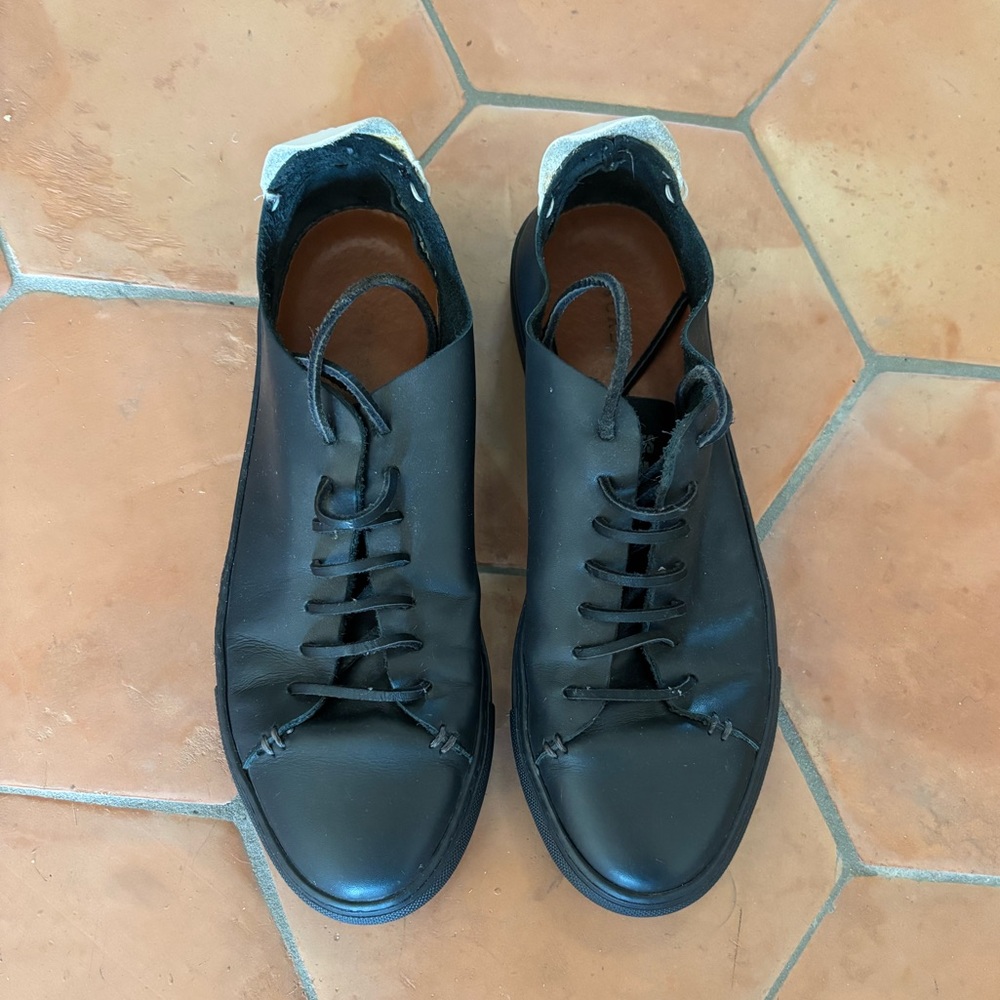 Scalpers | Leather low tops in black | sz 39